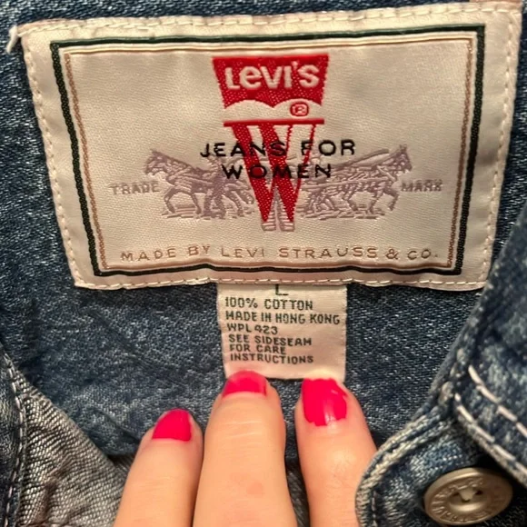 Levi’s Women’s red tag button down denim shirt size Large - Picture 3 of 16